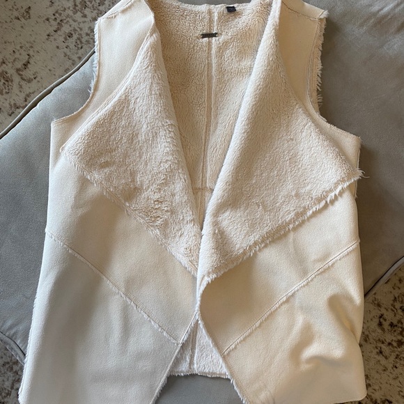 GUESS Faux Fur/Suede Reversible Vest ❄️ - Picture 1 of 4